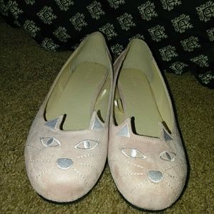Kitty flats
